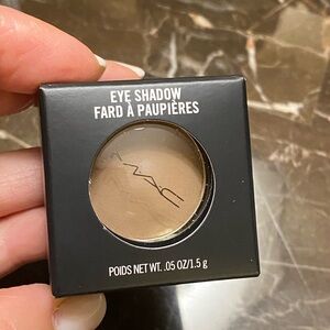 MAC Cosmetics, Eye Shadow, Sandstone Matte, B62